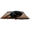 ce très élégant coussin pour chiens moyen est confectionné avec du tissu marron foncé , marron clair et du gris