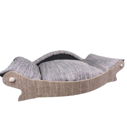 canape pour chien ,avec une armature marron clair avec un coussin gris