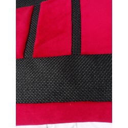 •  Coussin pour Chat Ultra Doux – Lit Confortable et  réalisé en tissu rouge avec des rayures noires