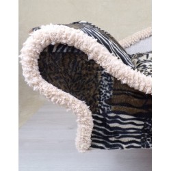 détail du fauteuil canapé pour chien et chat en tissu polyester patchwork avec un contour avant écru