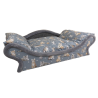 corbeille au confort d'un panier pour chats réalisé en tissu gris avec des impressions de chats