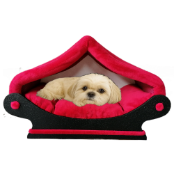 La maisonnette pour chat et petit chien est fabriquée avec un tissu rouge polaire doux au toucher.