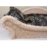 Photo de détail du canapé pour chat en tissu bouclette écru au style contemporain avec un coussin amovible avec décor ani