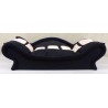 Très ravissant canapé pour le bien-être des chiens et des chats. L'armature est noire, garnie d'un coussin amovible écru et noir