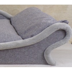 Zoom sur le canapé gris élégant pour chat et chien avec coussin épais rempli de flocons de mousse