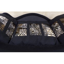 couchage design pas cher pour chien avec une armature noire garni d'un coussin deux tons