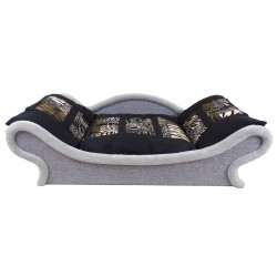 Canapé-sofa gris au design raffiné, votre chien profite d’un véritable coin cocooning pensé pour son bien-être.