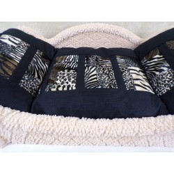 Canapé  chat écru bouclé avec coussin tissu polaire imitation fourrure  – Douceur et élégance naturelle