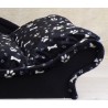 Photo de détail sur le panier pour Chien Confortable Noir | Canapé douillet Motifs Pattes et Os