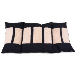 Coussin pour le canapé pour le bien-être des chiens et des chats. L'armature est noire