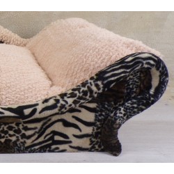 Zoom sur un canapé en fourrure animalière design pour chat qui s'intègre facilement chez vous