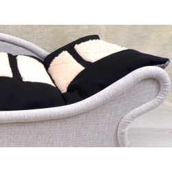 Zoom sur le Canapé-lit-cosy écru pour chat avec un coussin noir et écru lavable en machine