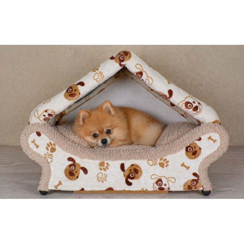 Loulou de Poméranie dans un dôme maisonnette en forme de niche